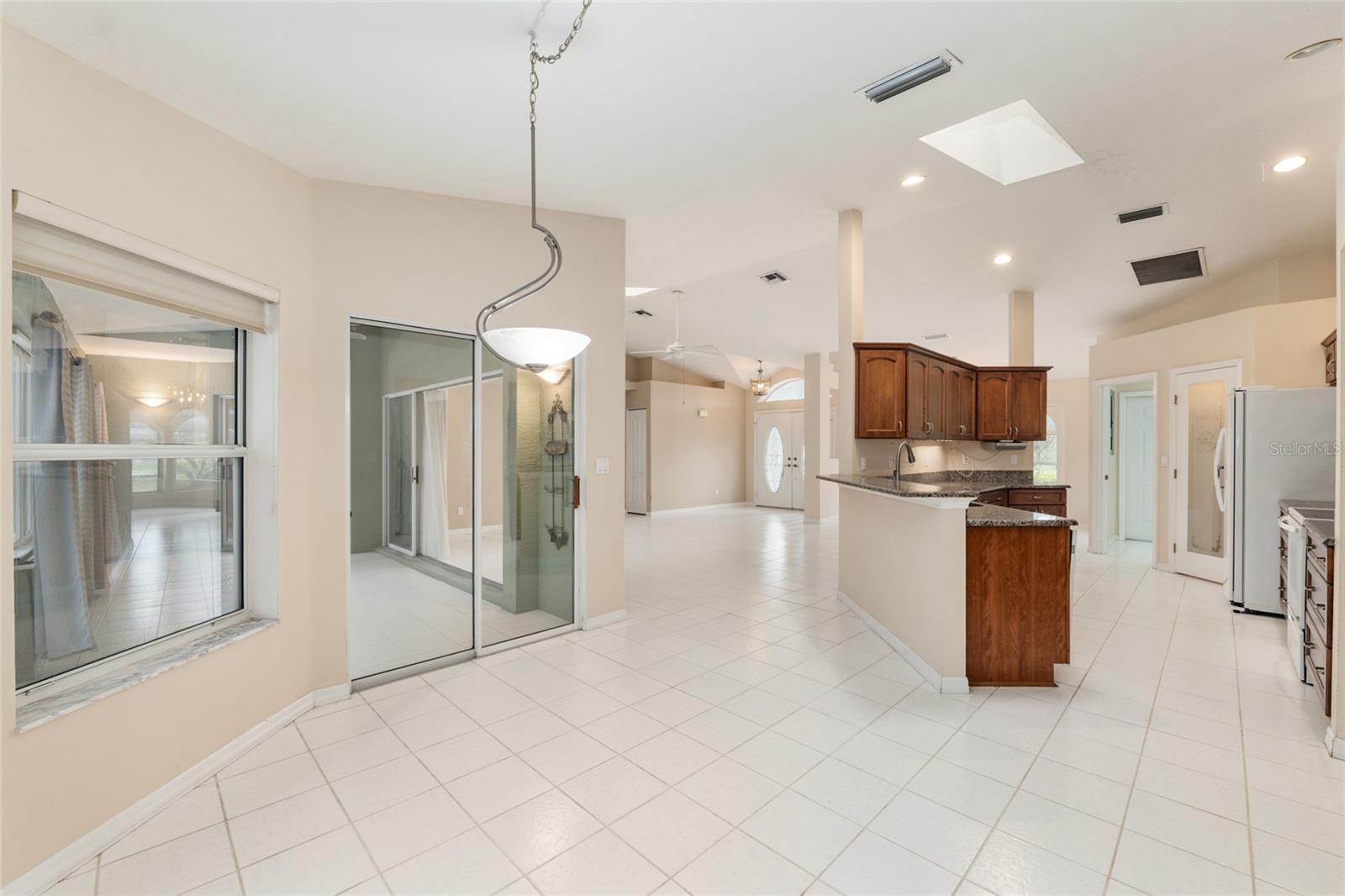 KINGS COURT - Residential