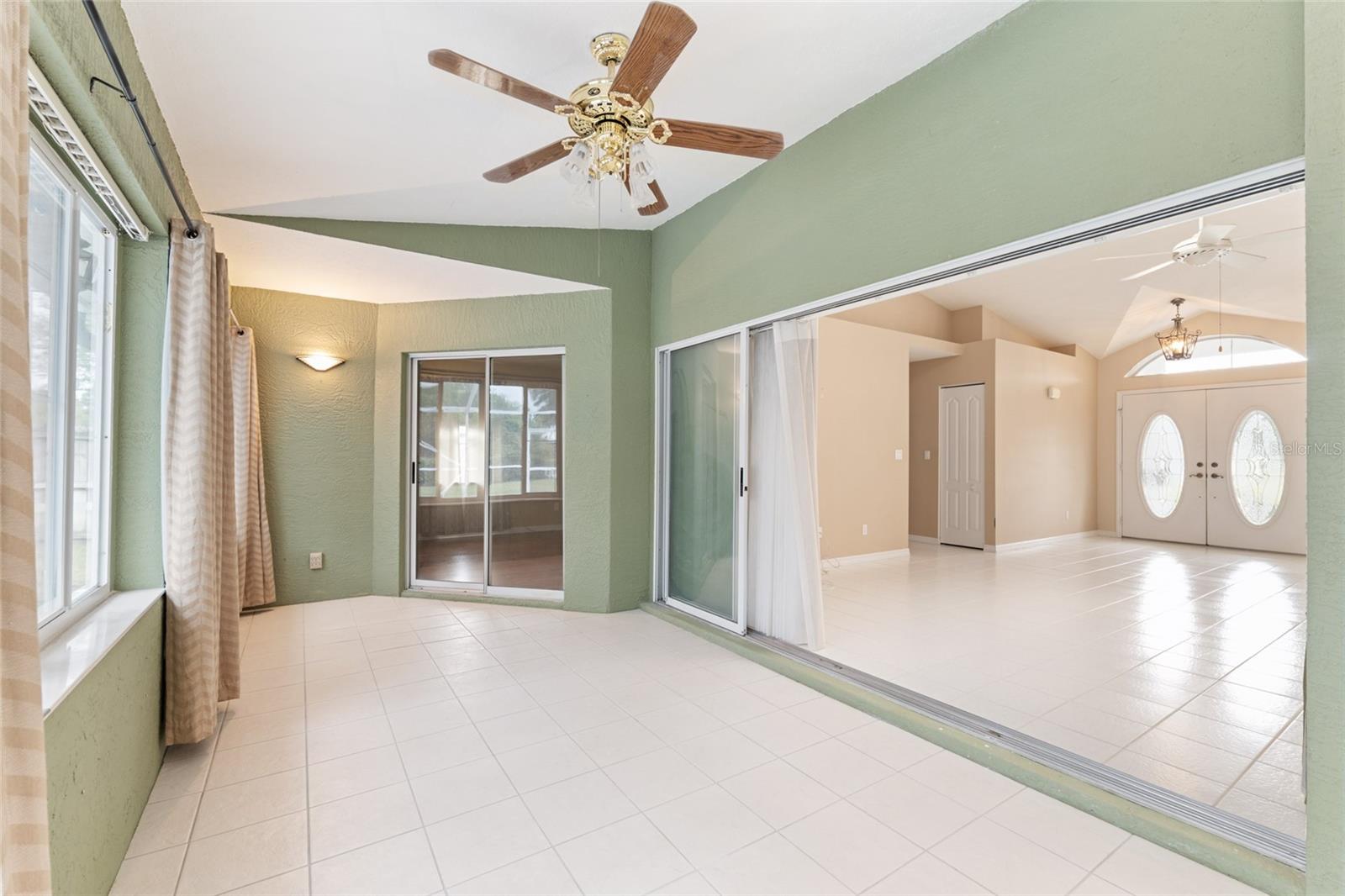 KINGS COURT - Residential