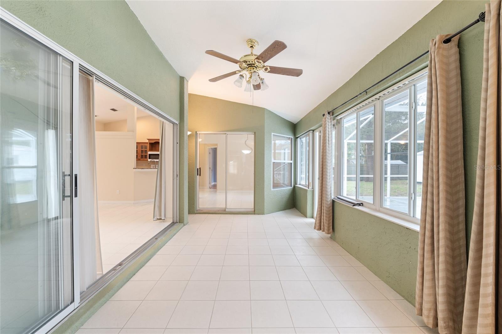 KINGS COURT - Residential