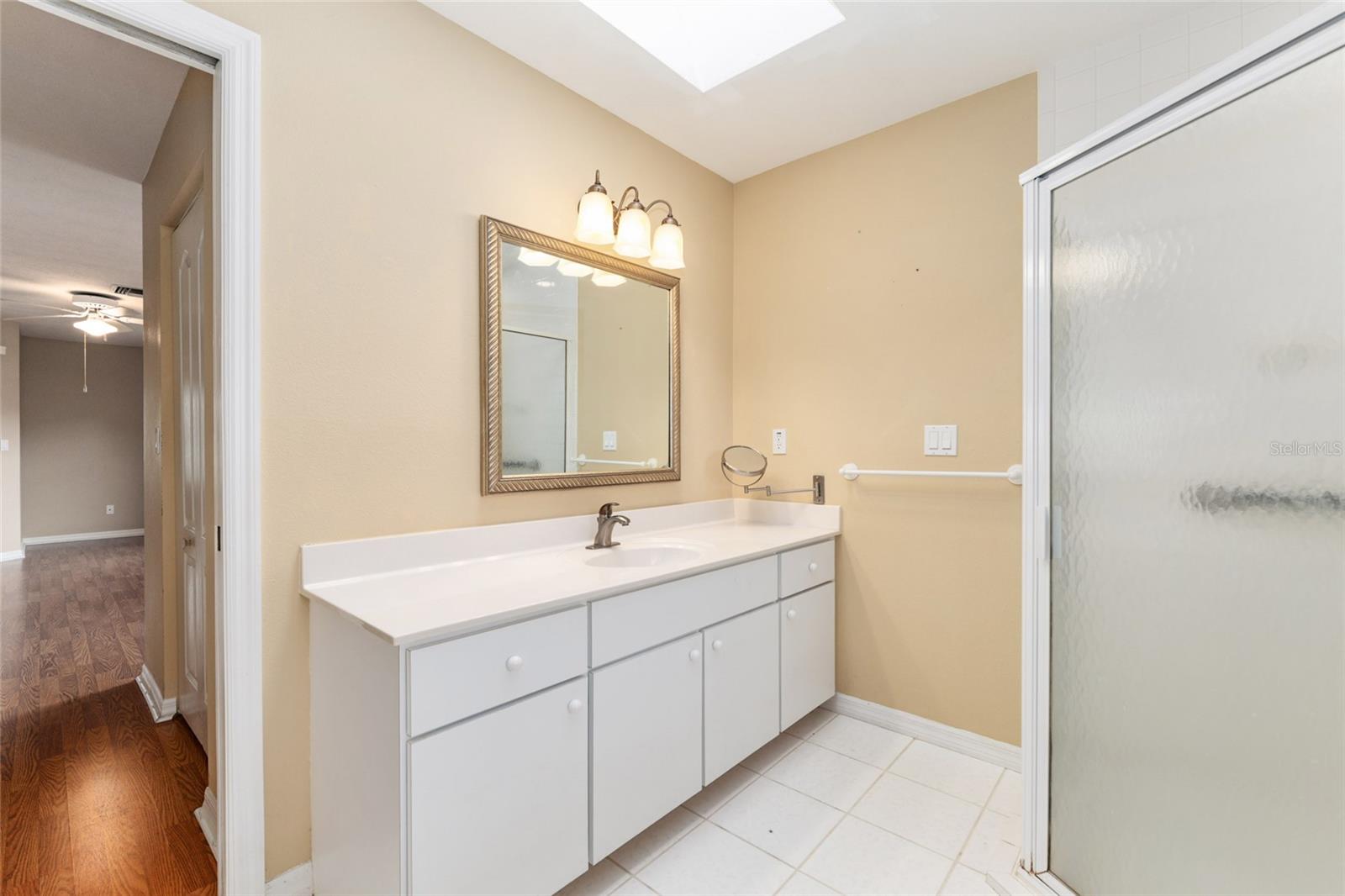 KINGS COURT - Residential