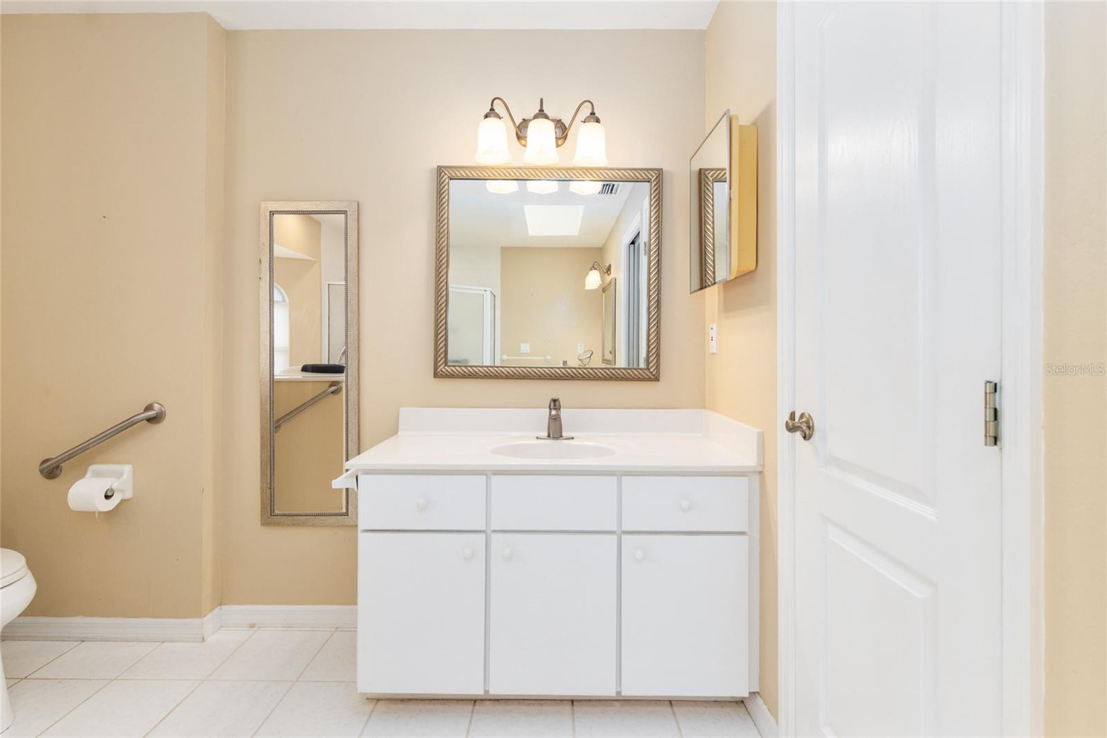 KINGS COURT - Residential