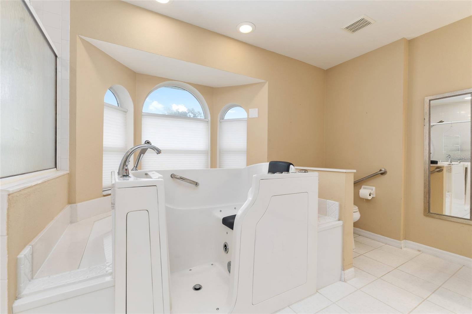 KINGS COURT - Residential