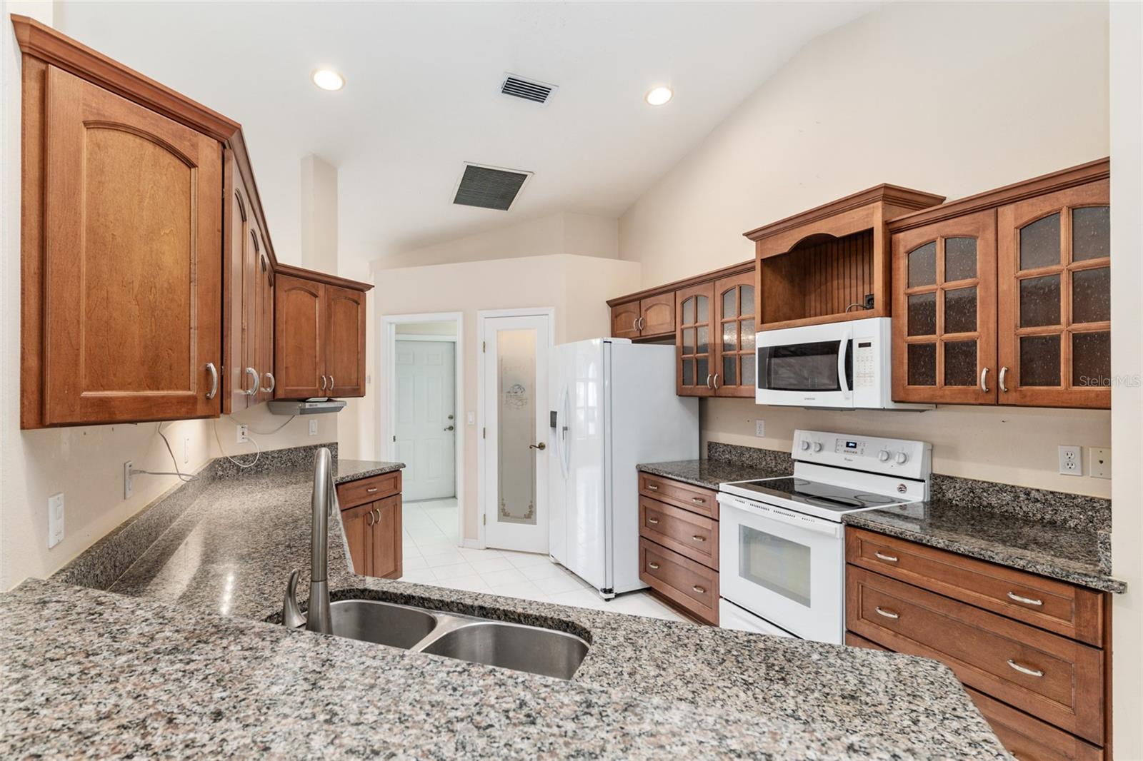 KINGS COURT - Residential