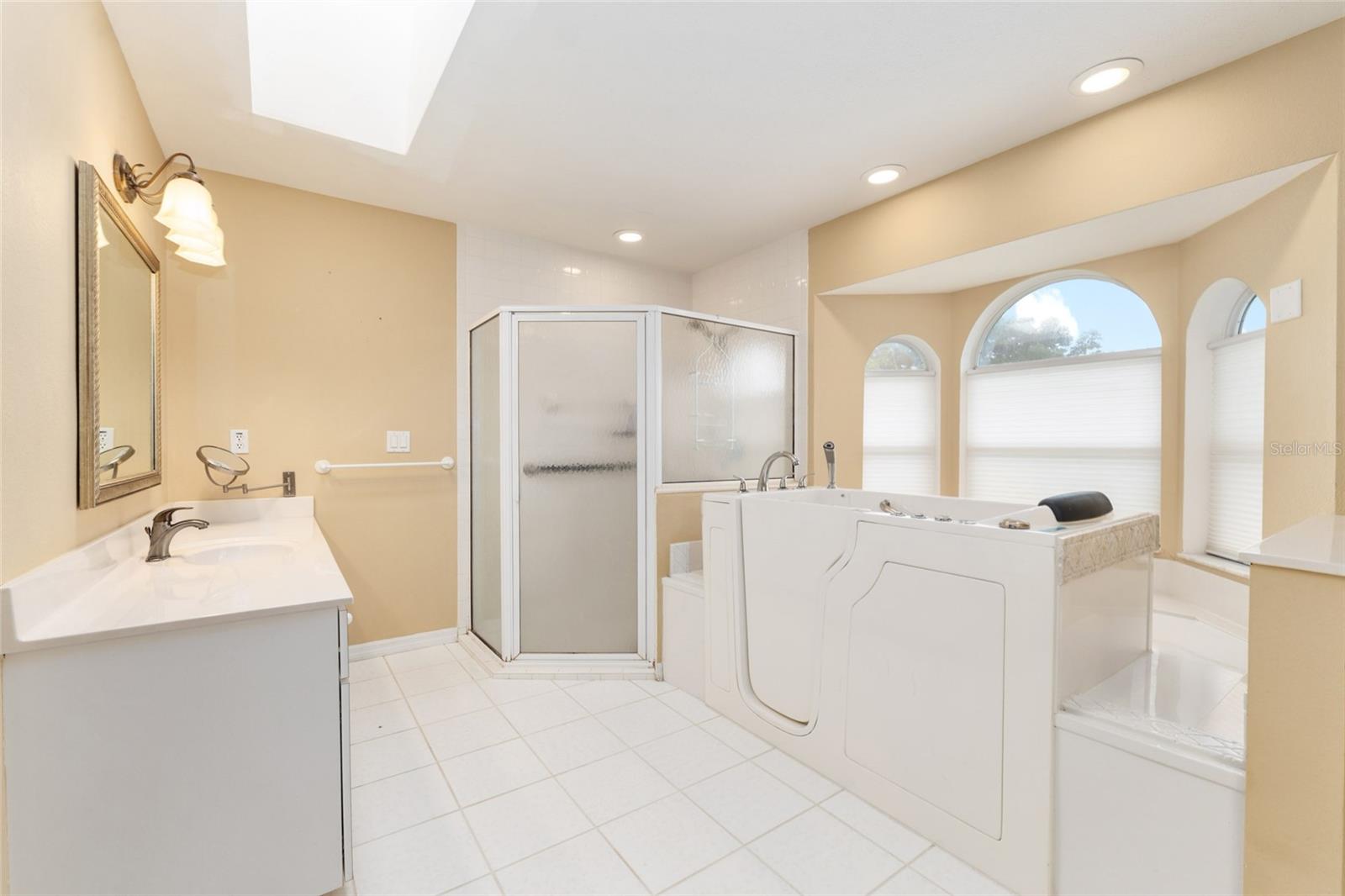 KINGS COURT - Residential