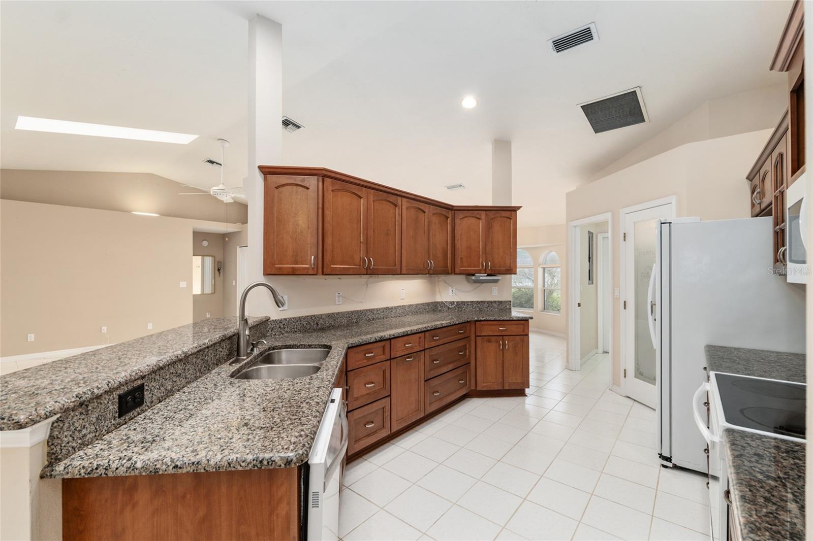 KINGS COURT - Residential