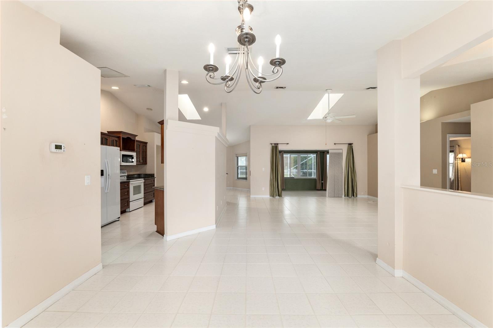 KINGS COURT - Residential