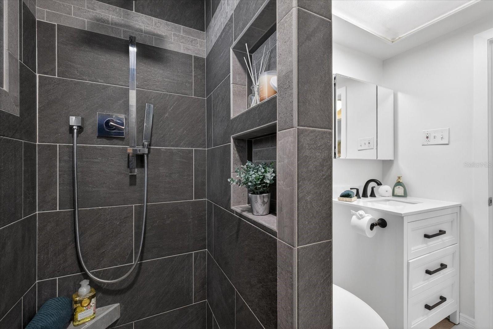 FLOR A MAR - Residential