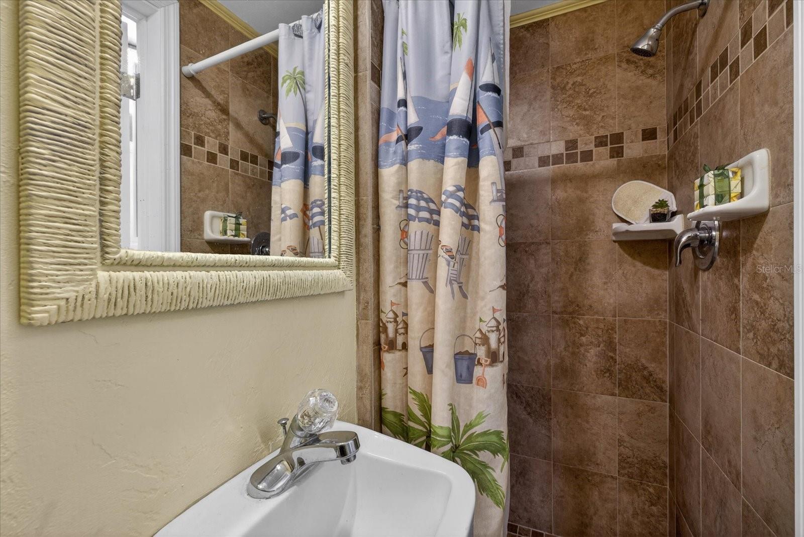 FLOR A MAR - Residential