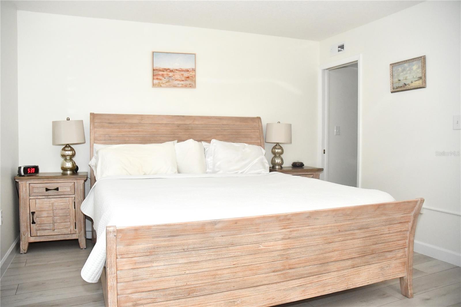 MOUNT DORA VILLA DORA CONDO UNIT 01 - Residential