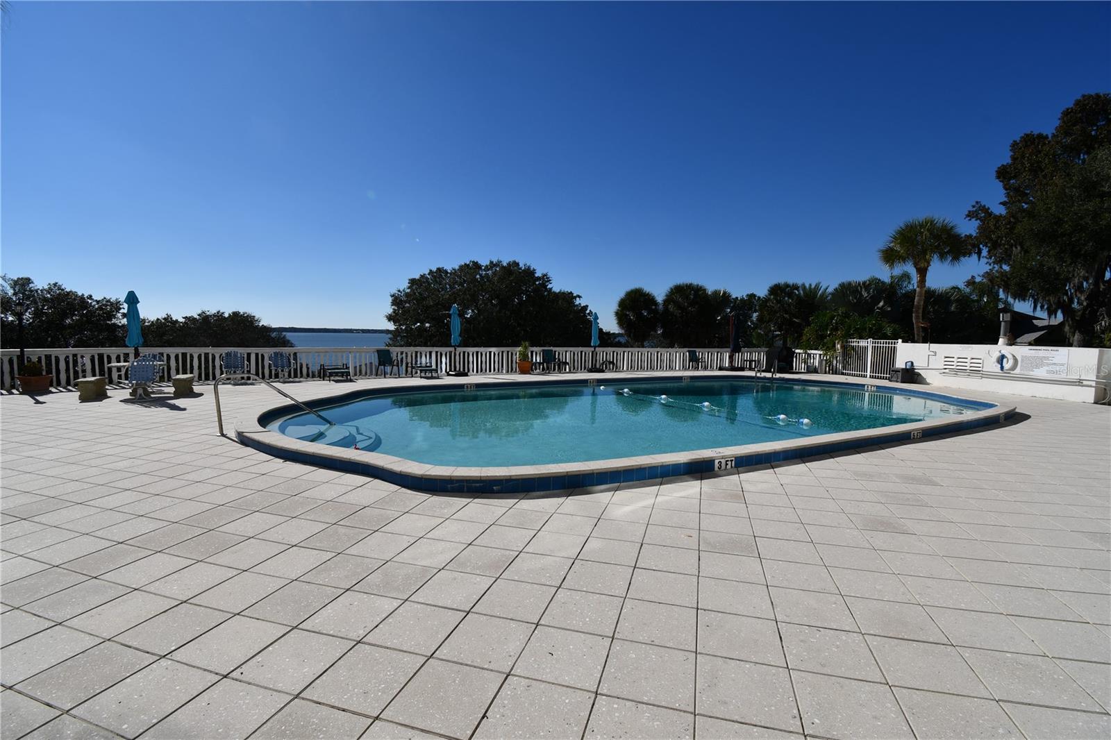 MOUNT DORA VILLA DORA CONDO UNIT 01 - Residential