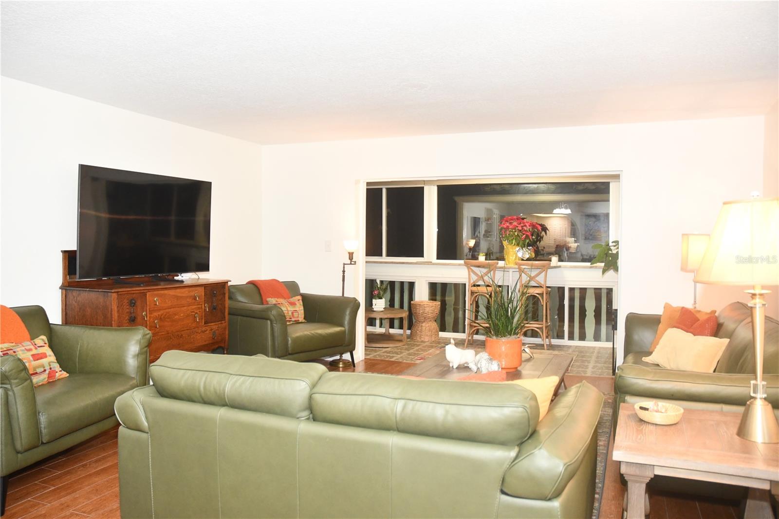 MOUNT DORA VILLA DORA CONDO UNIT 01 - Residential