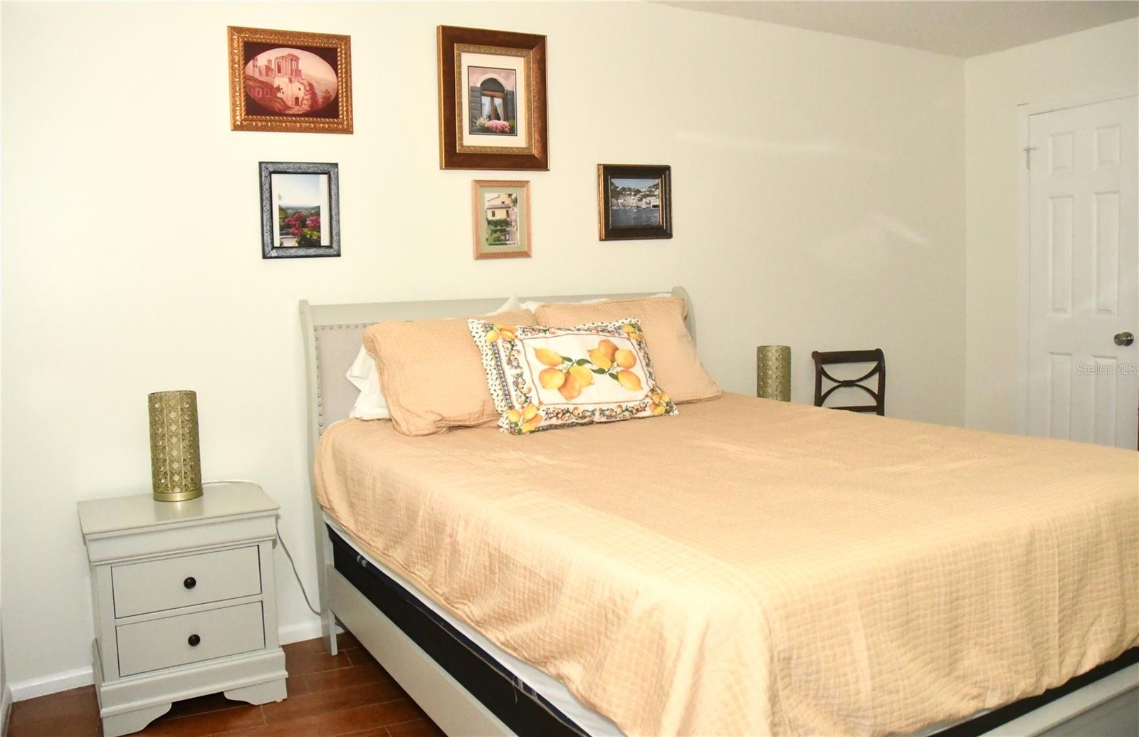 MOUNT DORA VILLA DORA CONDO UNIT 01 - Residential