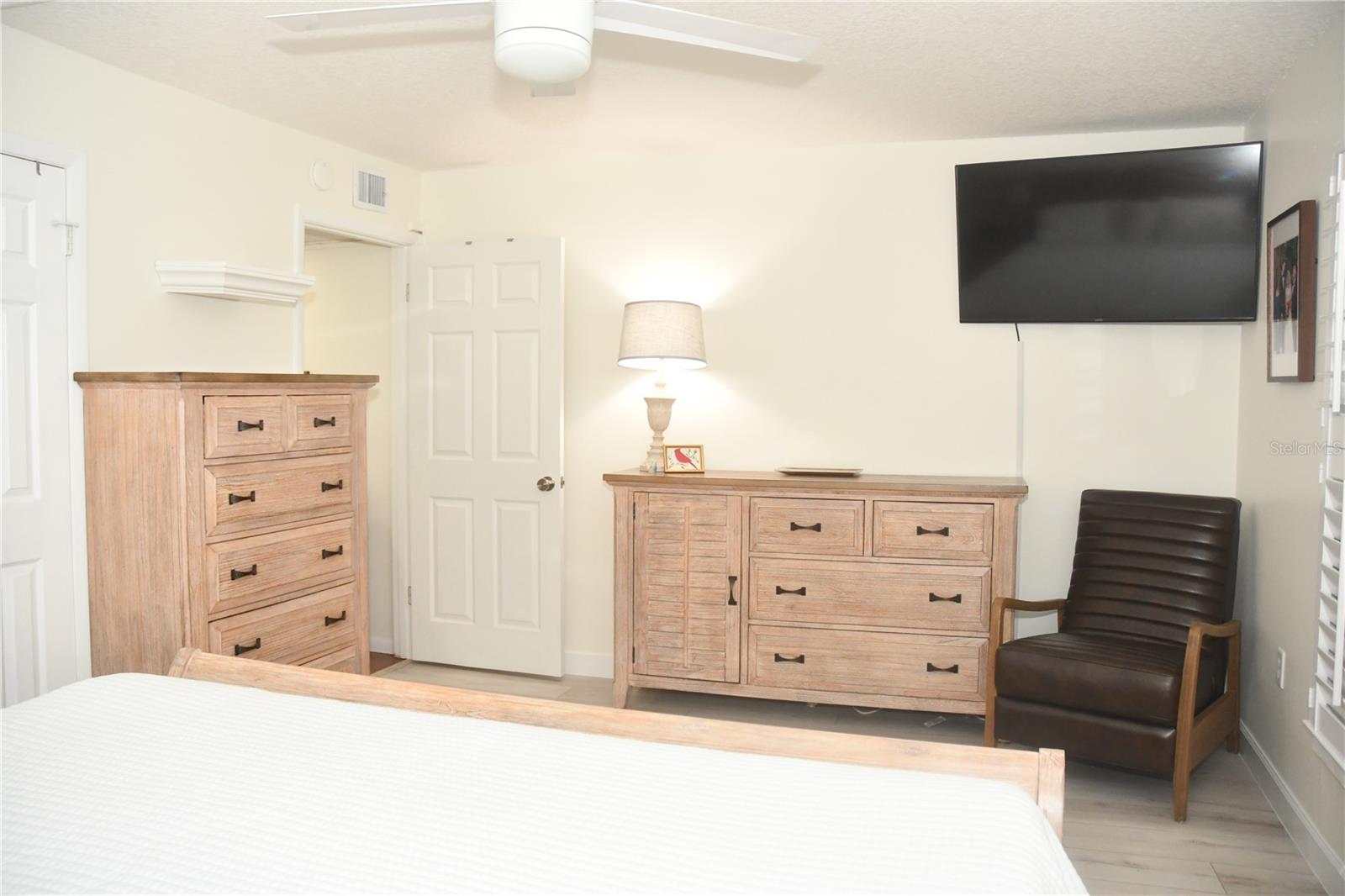 MOUNT DORA VILLA DORA CONDO UNIT 01 - Residential