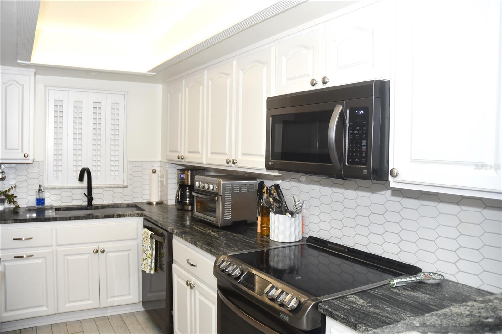 MOUNT DORA VILLA DORA CONDO UNIT 01 - Residential