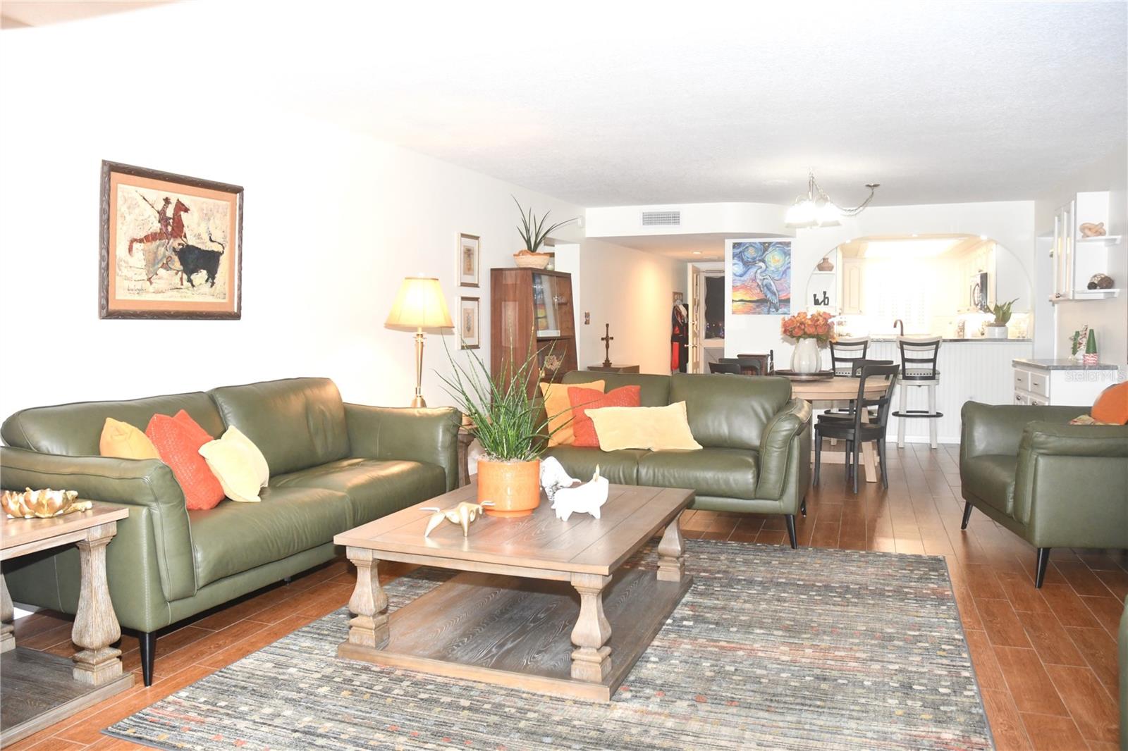 MOUNT DORA VILLA DORA CONDO UNIT 01 - Residential