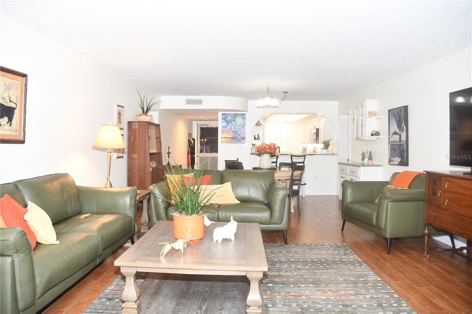 MOUNT DORA VILLA DORA CONDO UNIT 01 - Residential