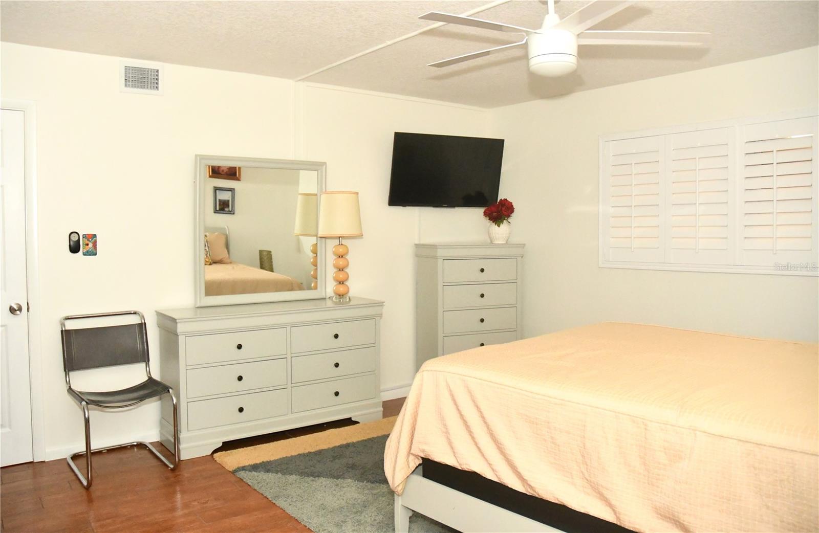 MOUNT DORA VILLA DORA CONDO UNIT 01 - Residential