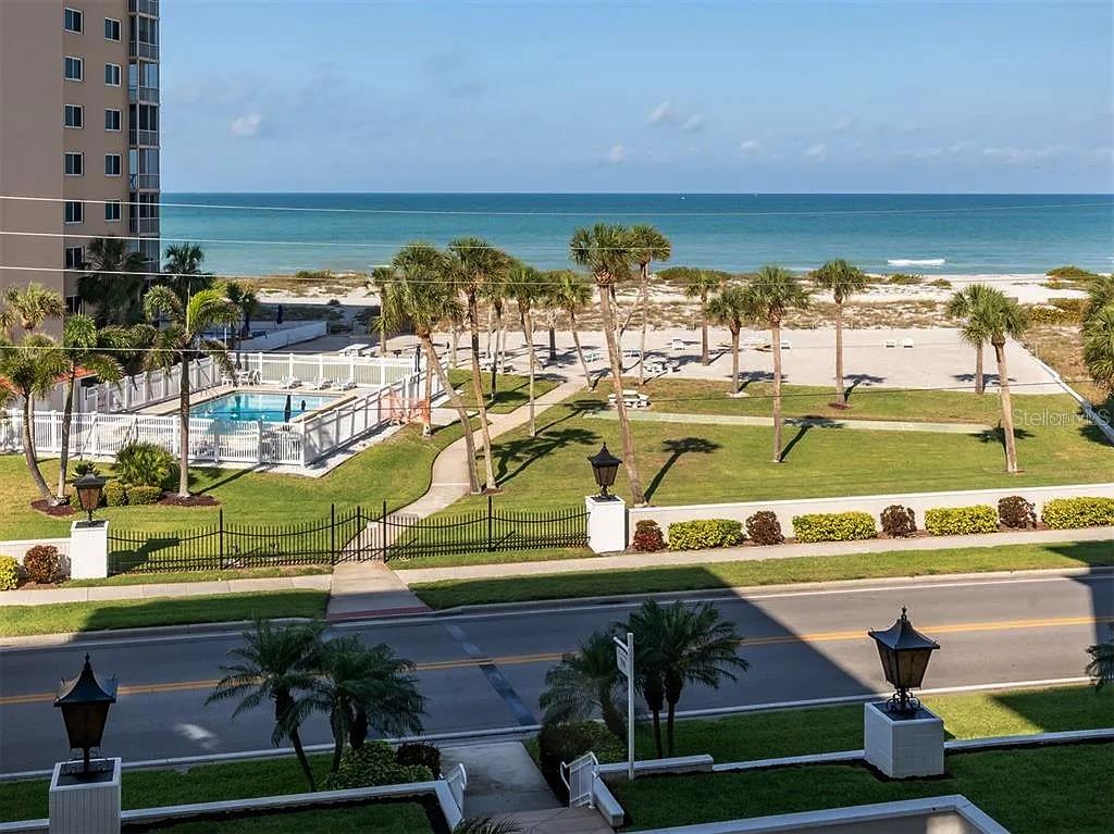 GULF TWIN TOWERS - Residential