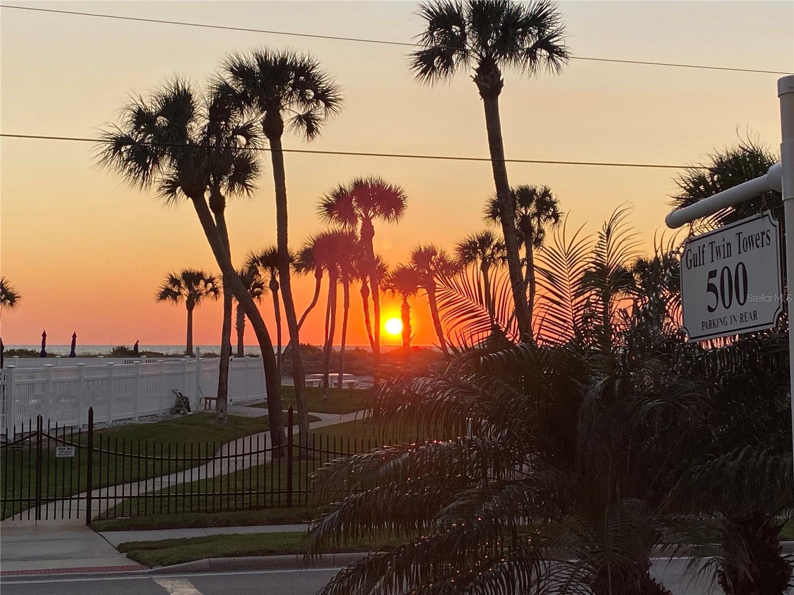 GULF TWIN TOWERS - Residential