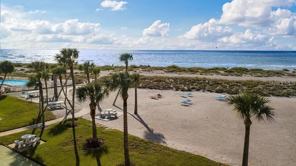 GULF TWIN TOWERS - Residential