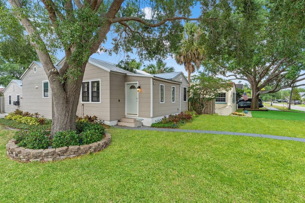 Photo of 921 W Coral Street, Tampa, FL 33602 (MLS # TB8380343)