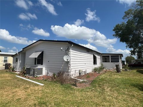 A home in LAKELAND