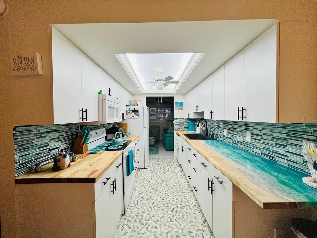 Photo of 555 The Esplanade N #202, Venice, FL 34285 (MLS # A4656295)
