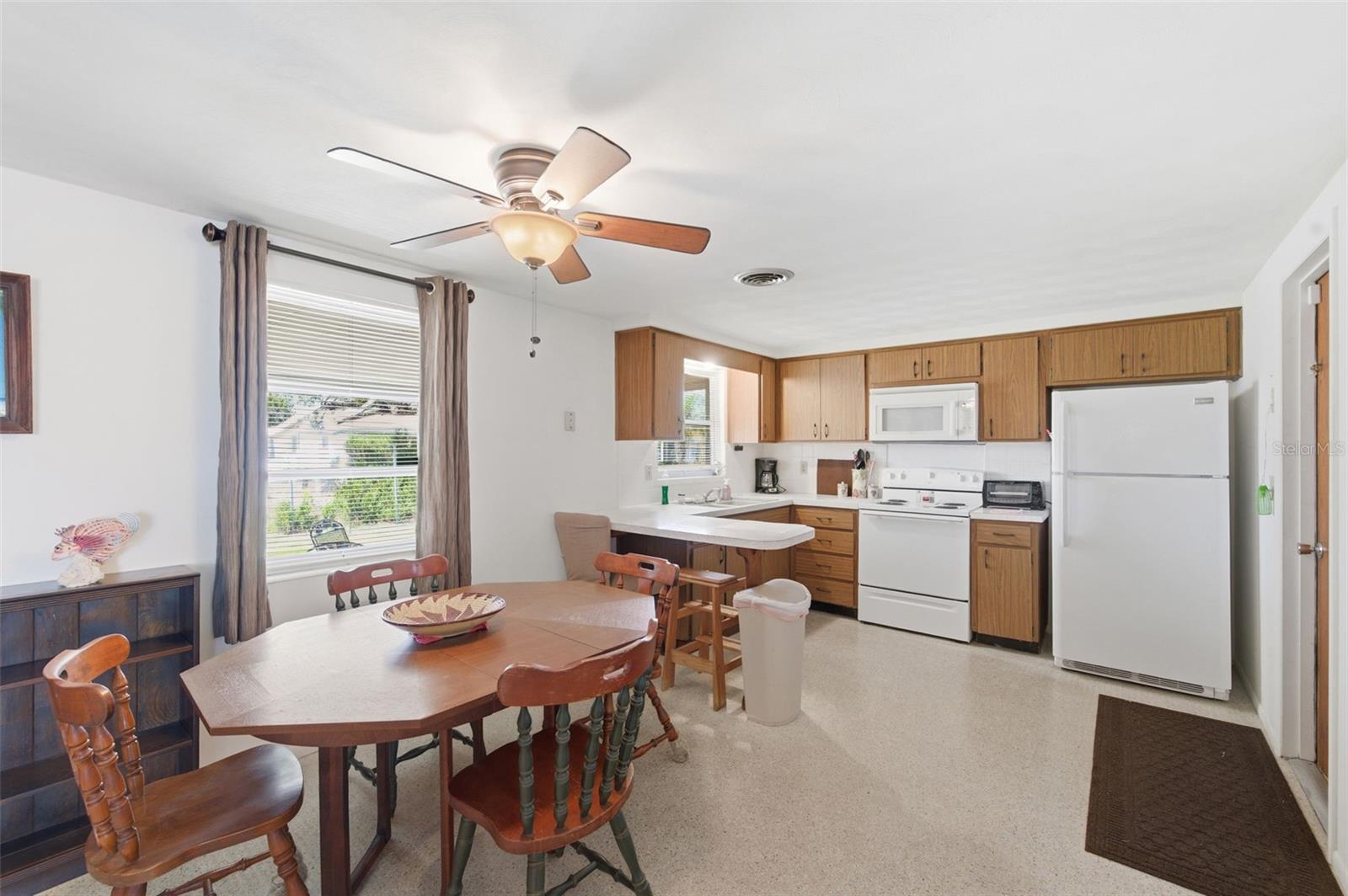 3904 REDWOOD DRIVE