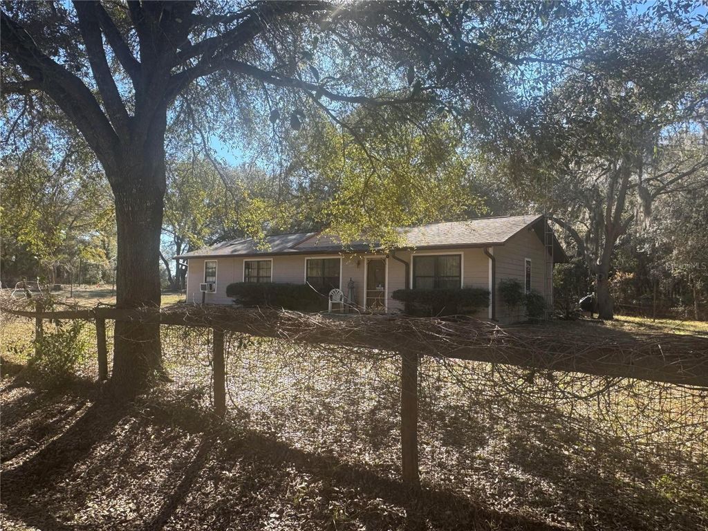 Photo of 10962 SW 112th Avenue, Dunnellon, FL 34432 (MLS # OM720517)