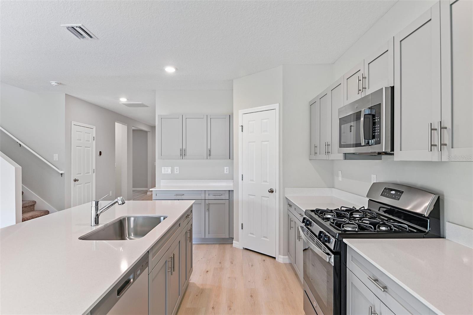 PASADENA LANDING - Residential