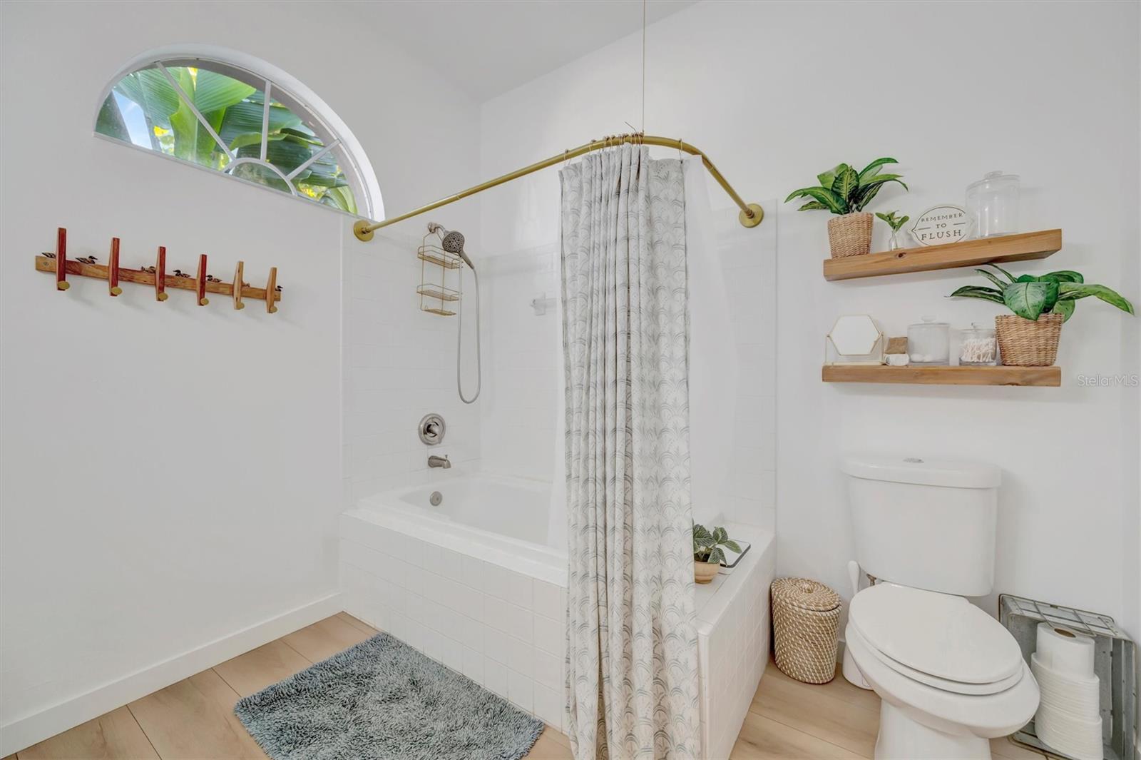 FOREST OAKS - Residential