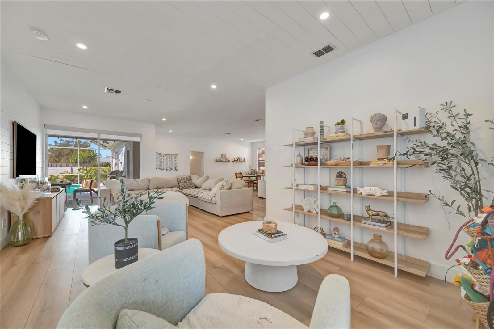 FOREST OAKS - Residential