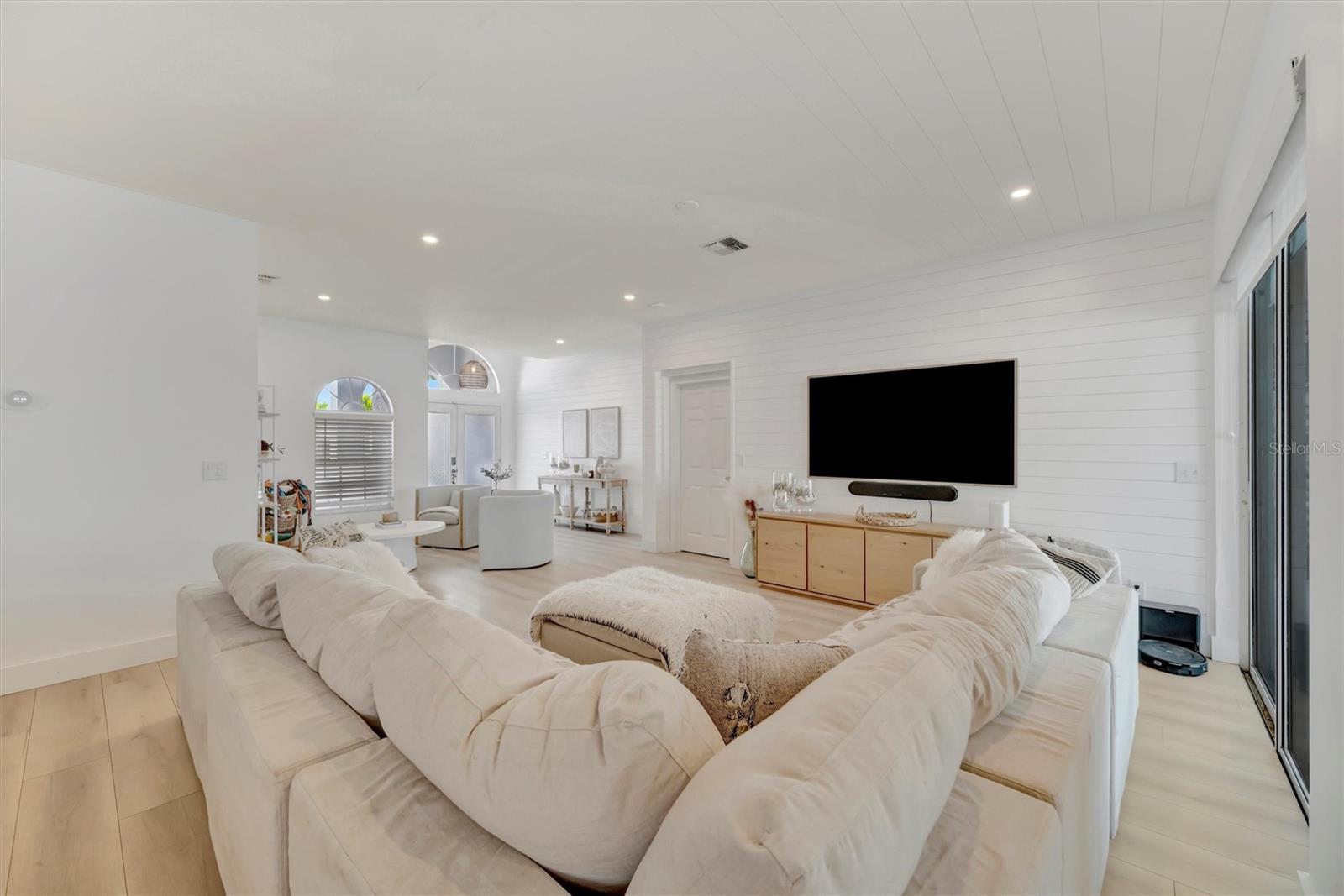 FOREST OAKS - Residential