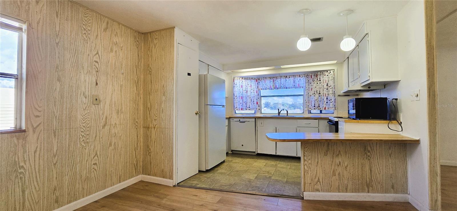 CAROLTON MANOR - Residential
