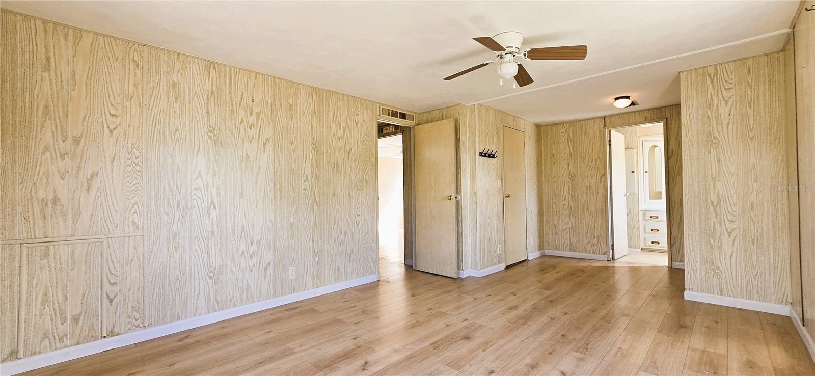 CAROLTON MANOR - Residential