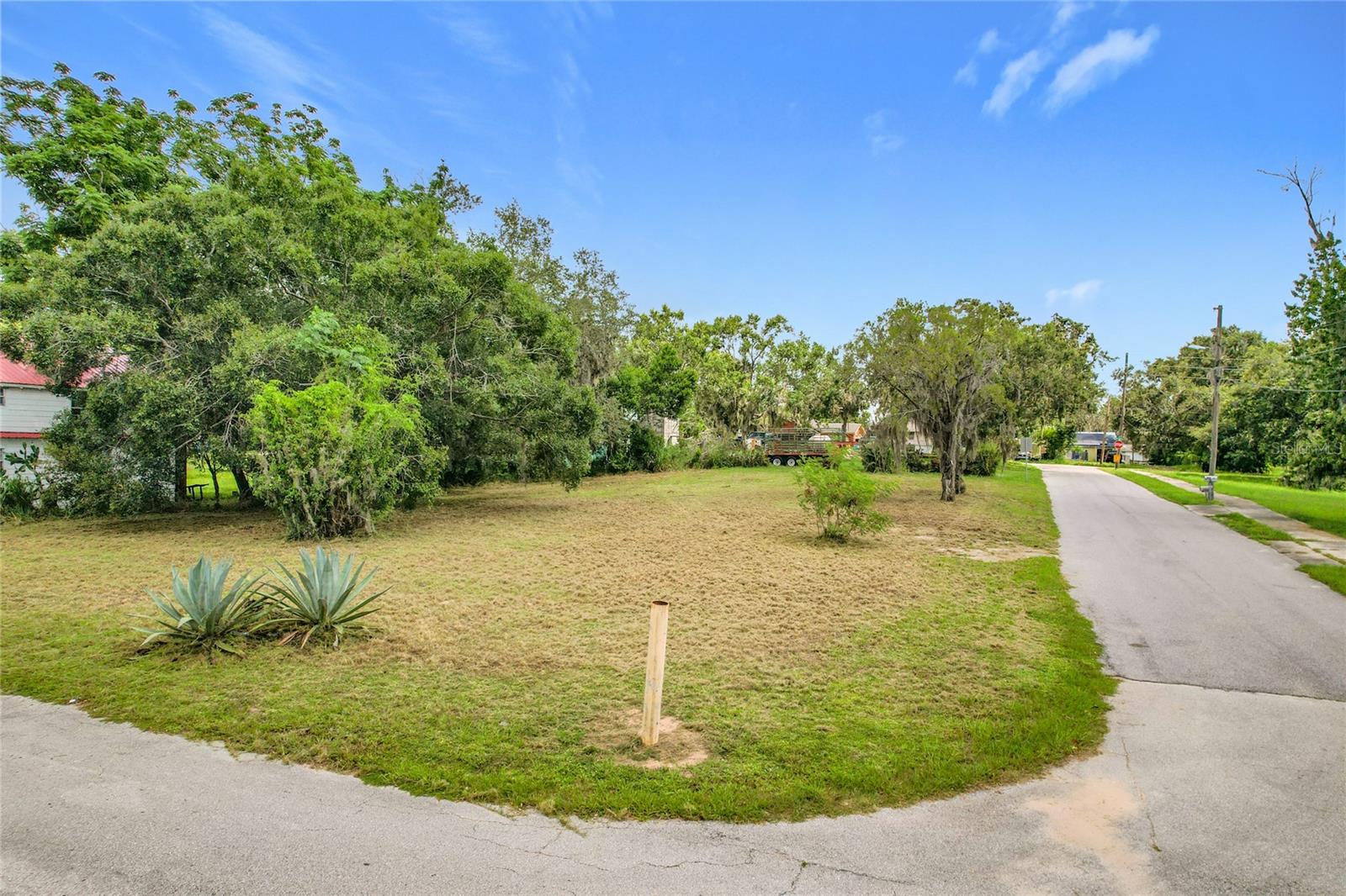 THOMPSONS ADD - Land