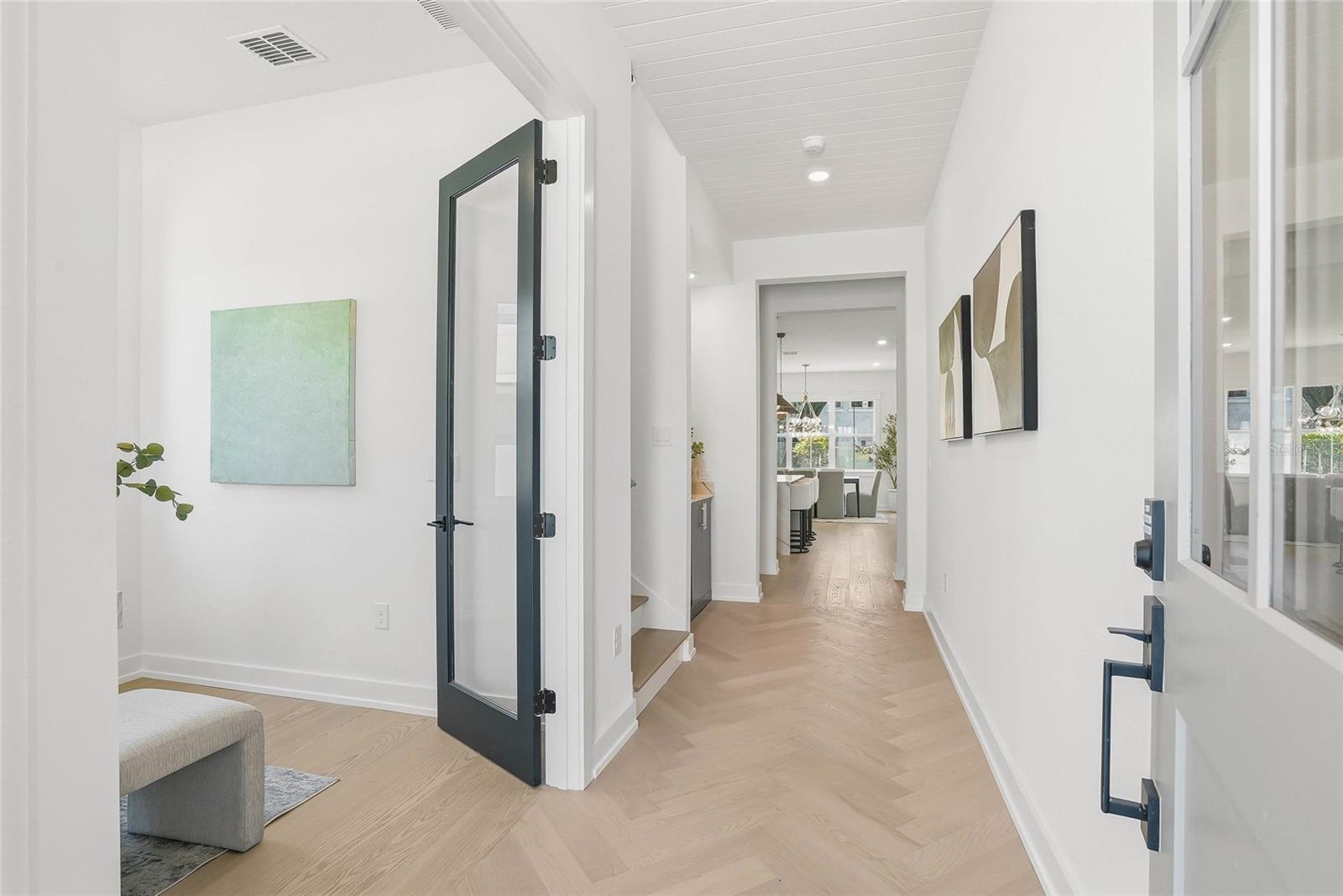 814 W AMELIA AVENUE
