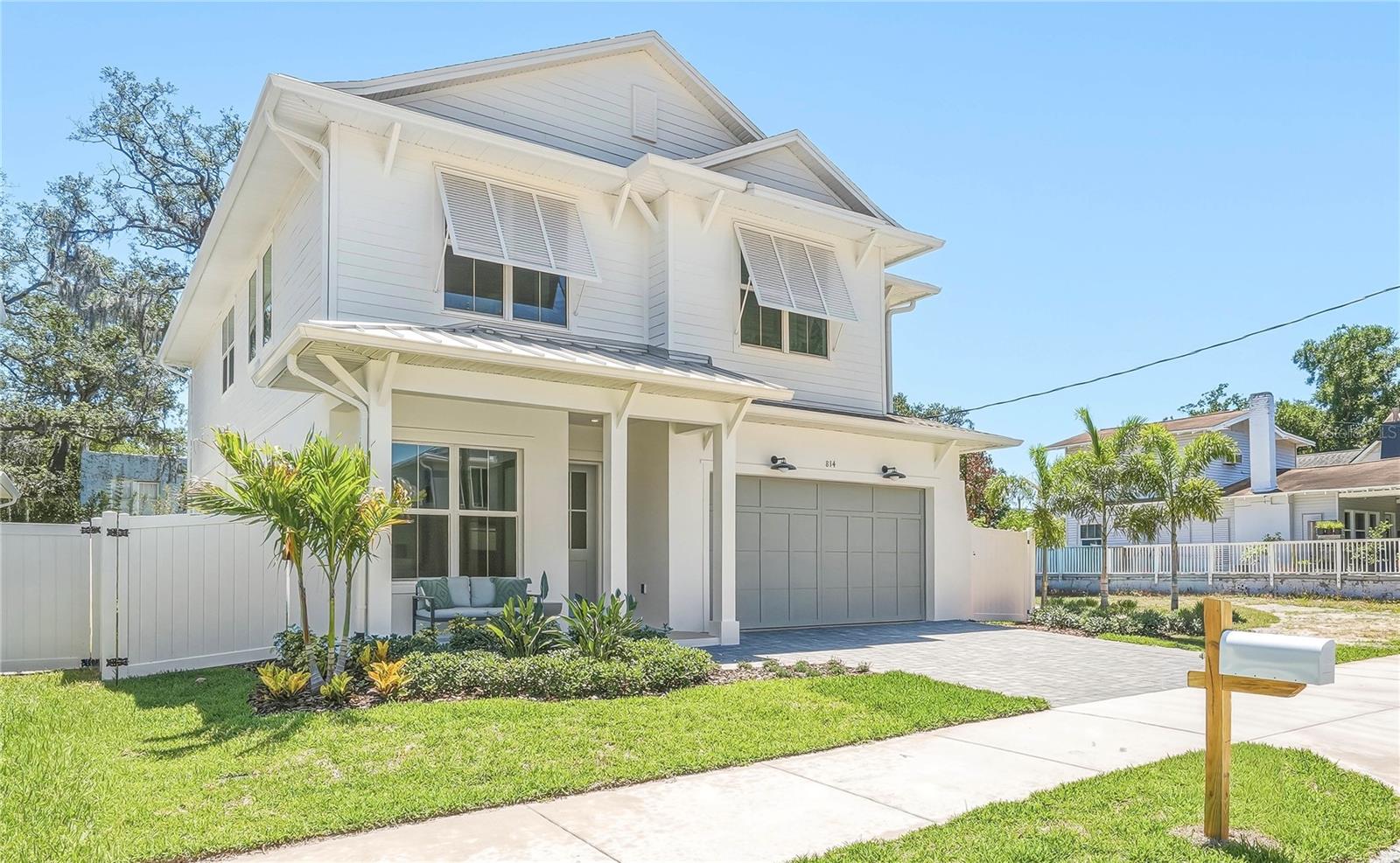 814 W AMELIA AVENUE