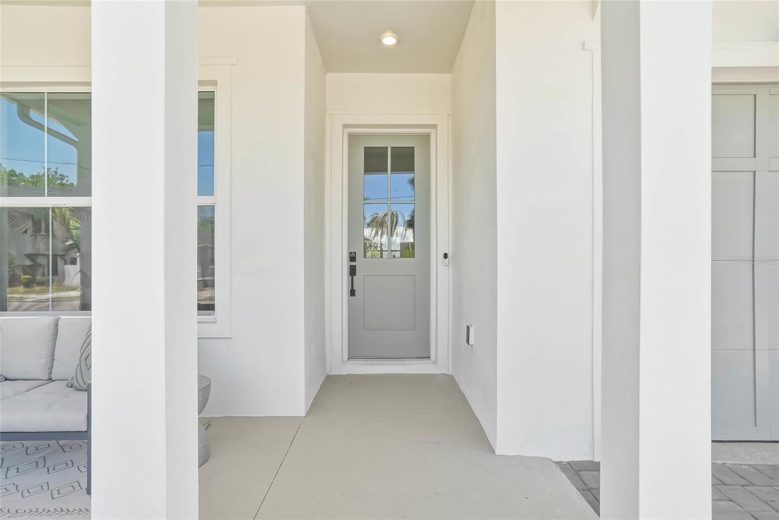 814 W AMELIA AVENUE
