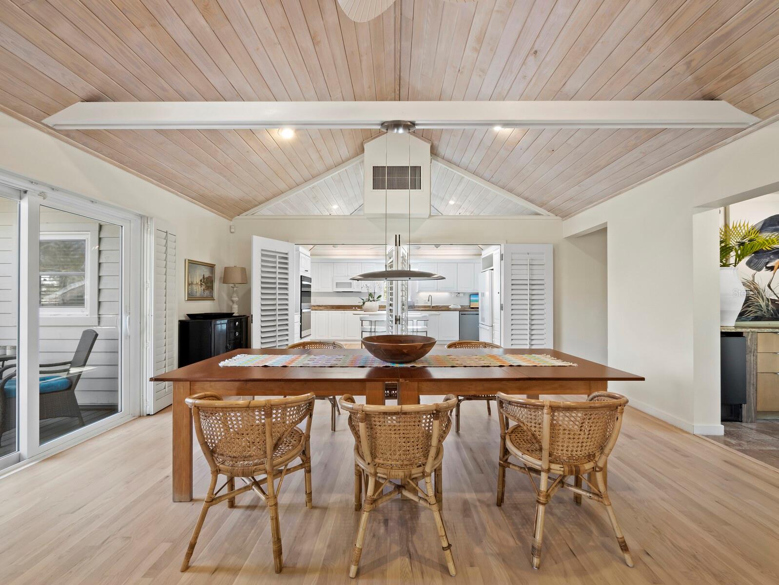 LANDS END - Residential