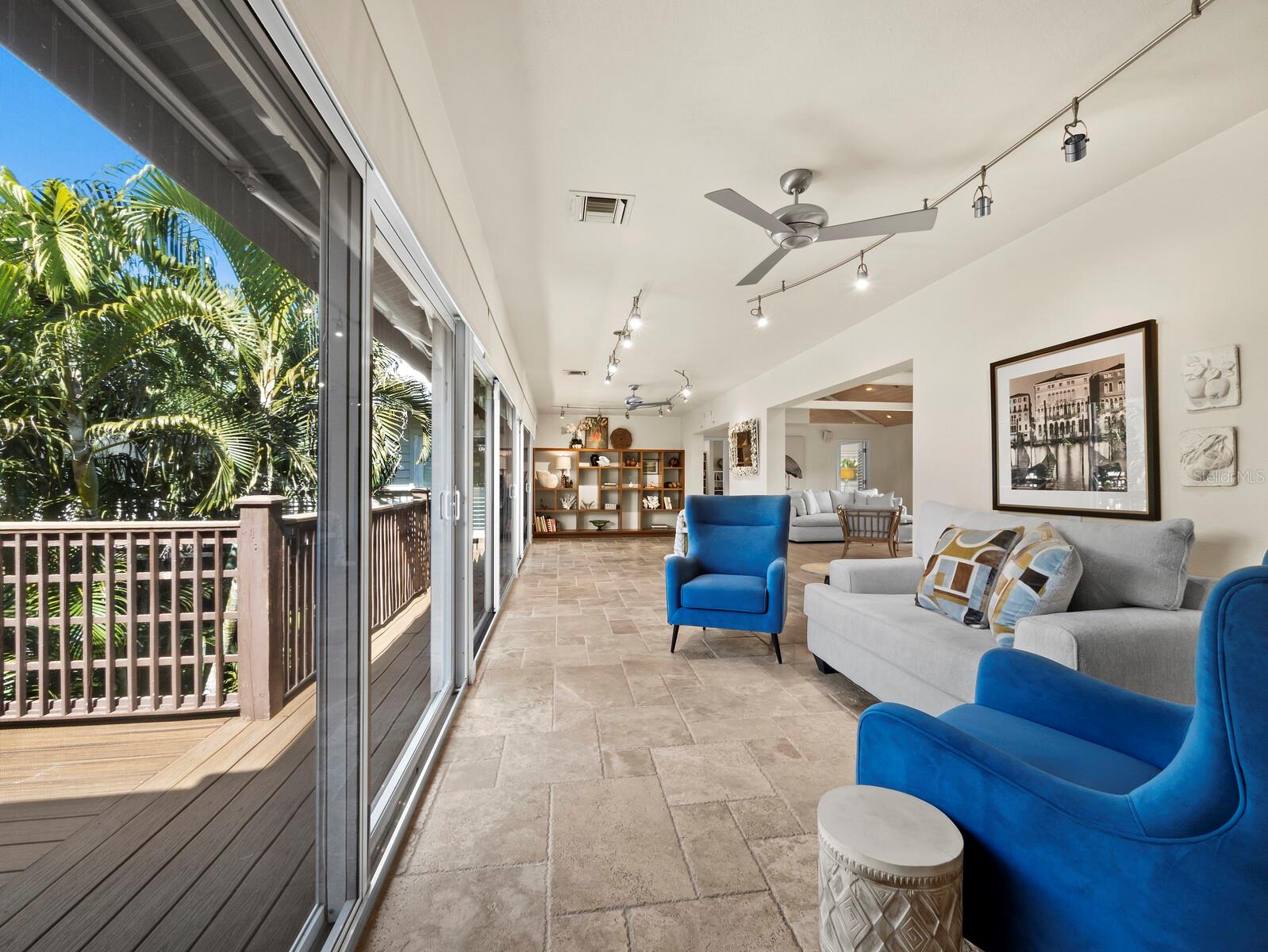 LANDS END - Residential