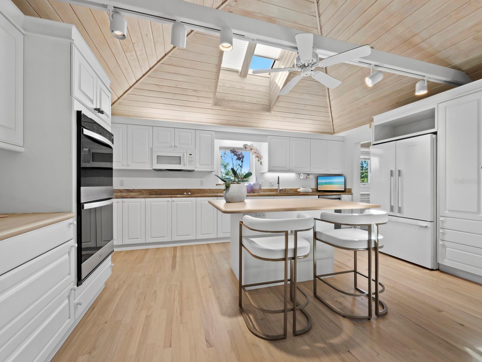 LANDS END - Residential