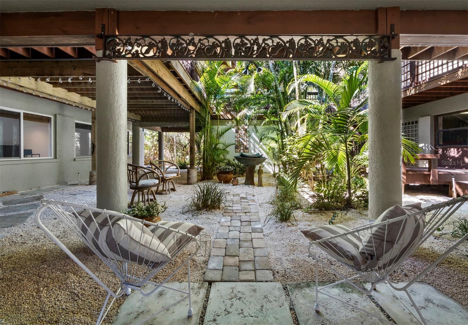 LANDS END - Residential