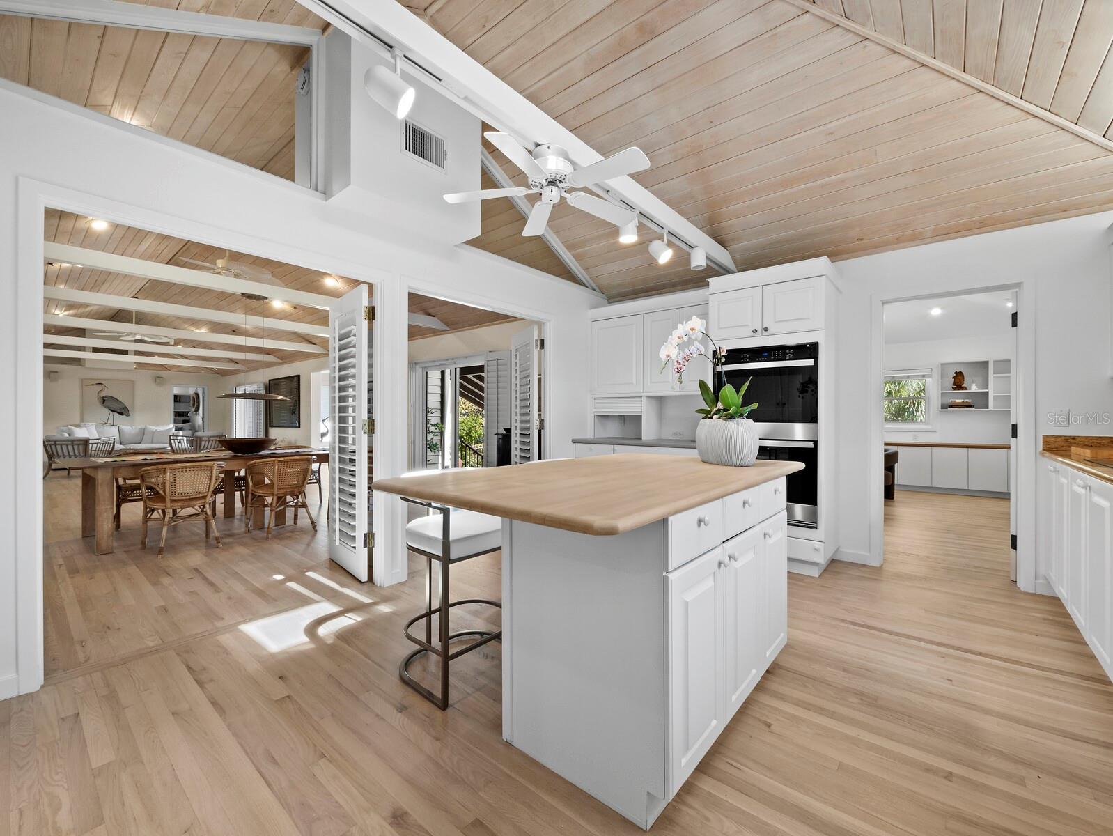 LANDS END - Residential