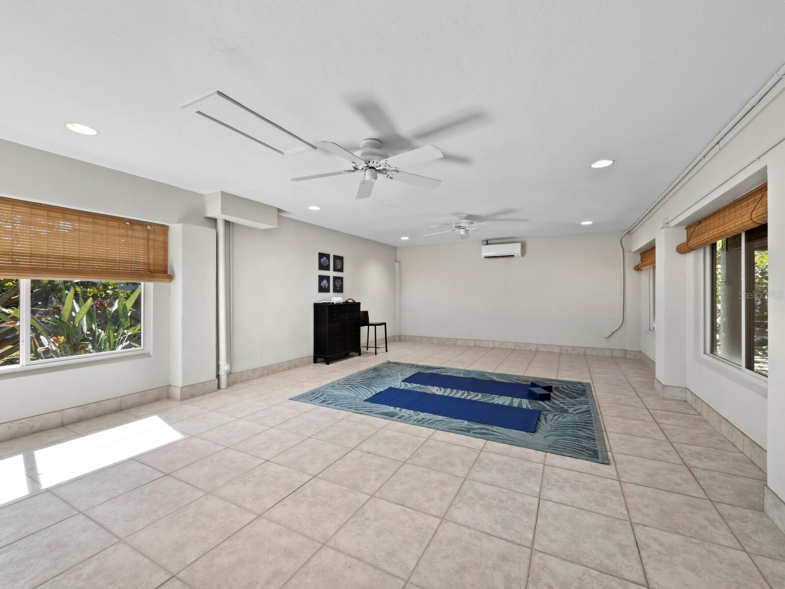 LANDS END - Residential