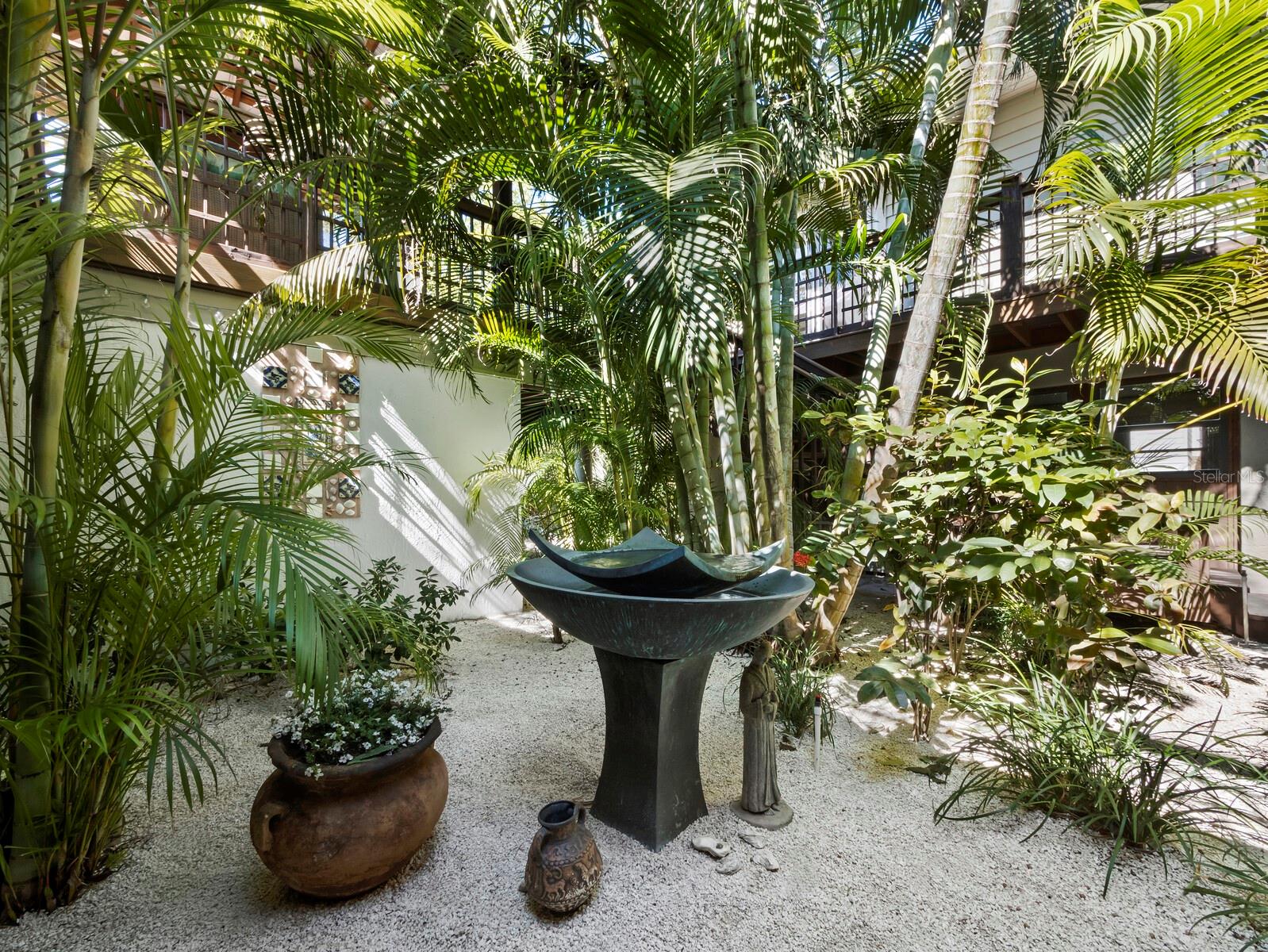 LANDS END - Residential