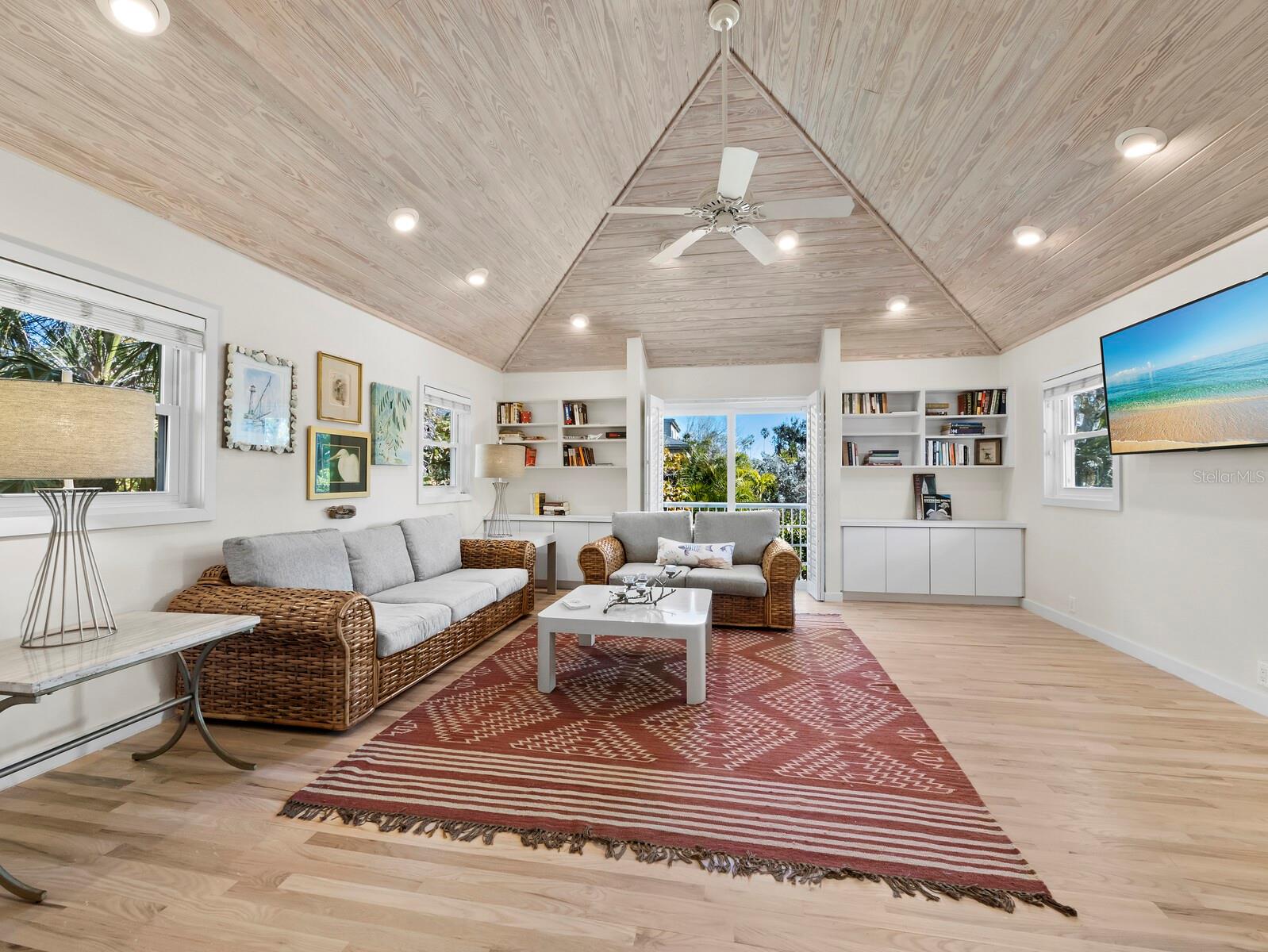 LANDS END - Residential