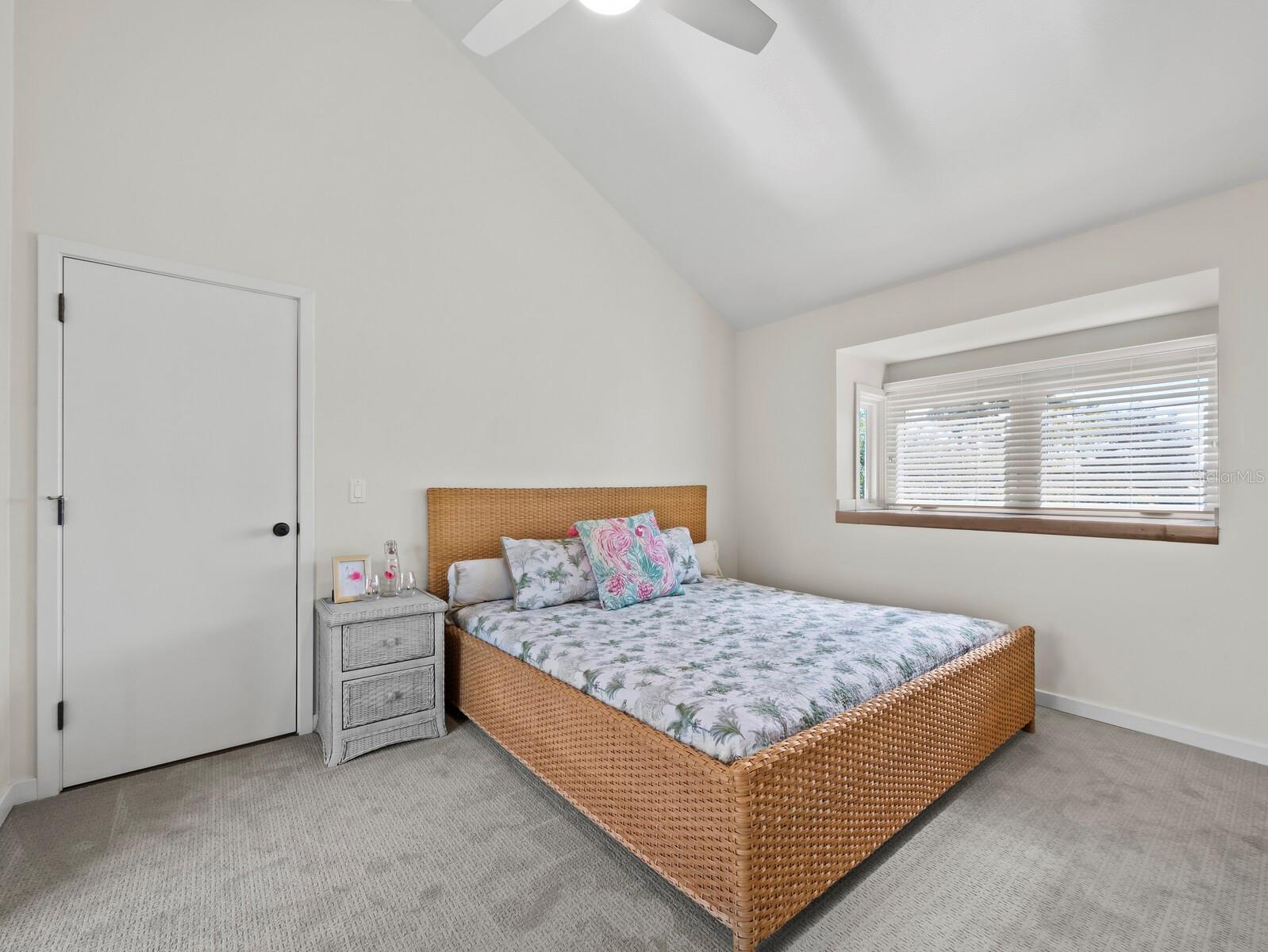 LANDS END - Residential