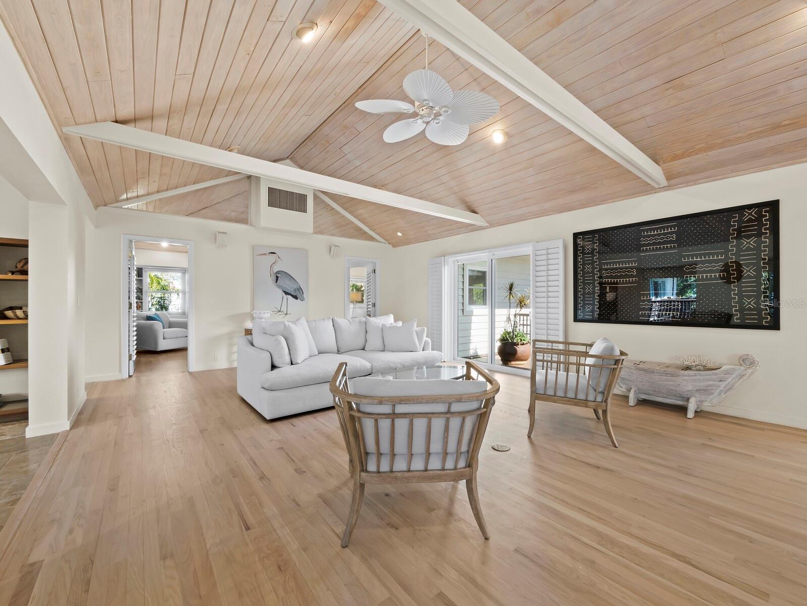 LANDS END - Residential