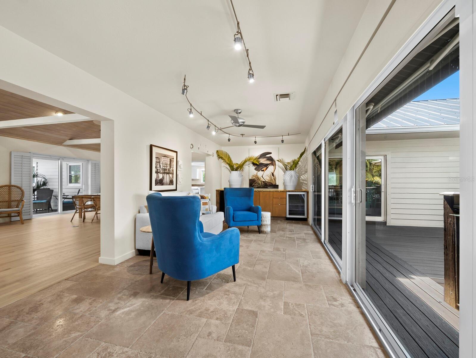 LANDS END - Residential